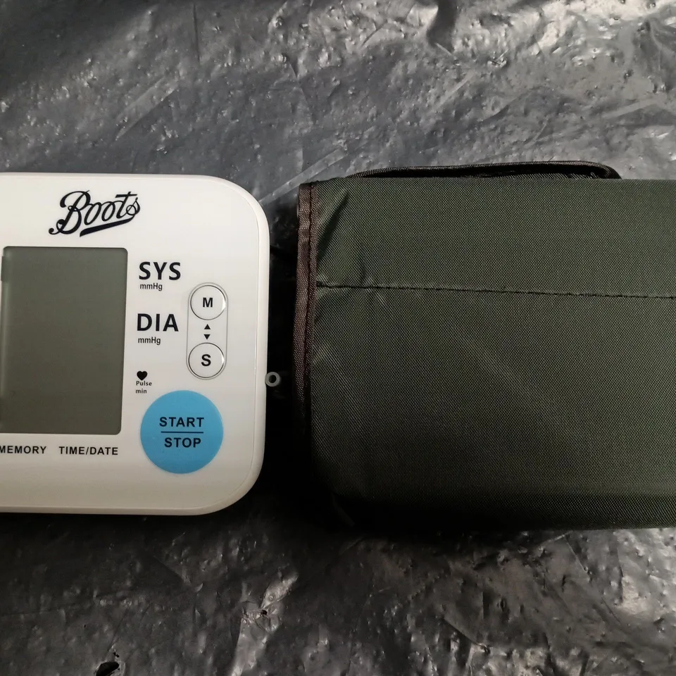 BLOOD PRESSURE MONITOR
