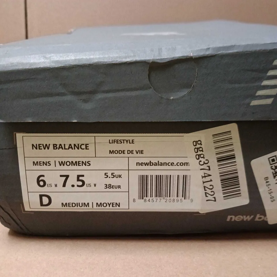 NEW BALANCE TRAINERS – CREAM/OFF-WHITE SIZE 5.5