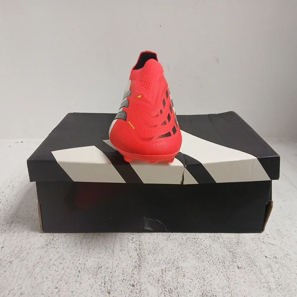 BOXED PAIR OF ADIDAS KID'S PREDATOR ELITE LL FOOTBALL BOOTS IN RED/WHITE/BLACK SIZE UK 5