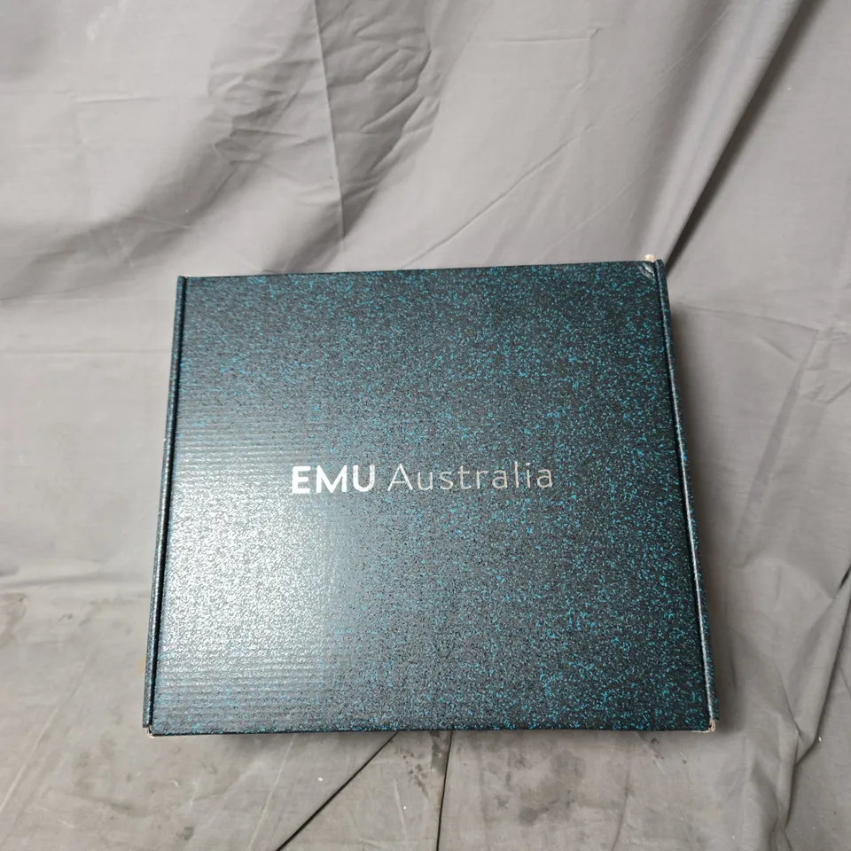 BOXED EMU AUSTRALIA BLACK WINTER BOOT WITH FUR LINING  - UK SIZE 7 