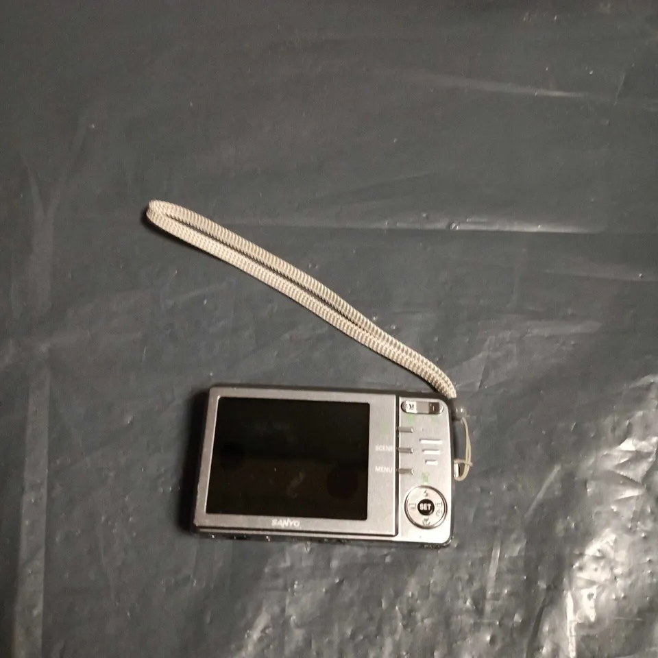 SANYO DIGITAL CAMERA X1220 , 12.1MP, 8X OPTICAL ZOOM