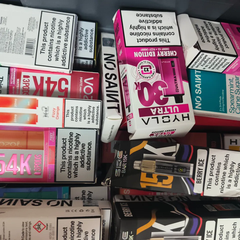 APPROXIAMTELY 20 ASSORTED VAPING PRODUCTS - COLLECTION ONLY