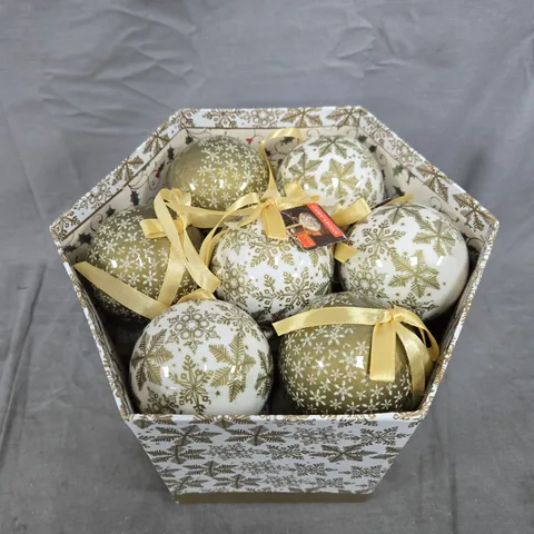 SNOWFLAKE DECOUPAGE BAUBLES SET 