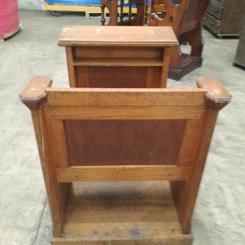 VINTAGE CLERGY CHAIR PEW BENCH WITH TEXT STAND AND PRAYER SPACE