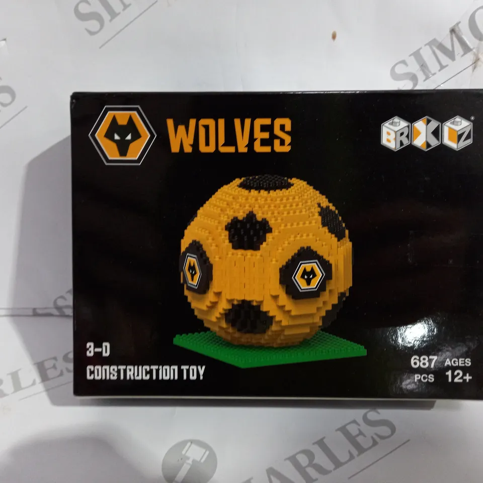 BOXED WOLVES FOOTBALL CLUB CONSTRUCTION TOY 