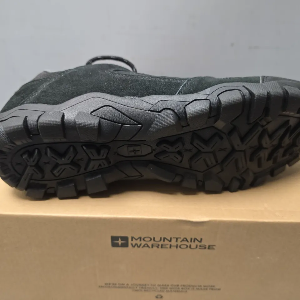 BOXED MOUNTAIN WAREHOUSE OUTDOOR III WALKING SHOE - UK 8 