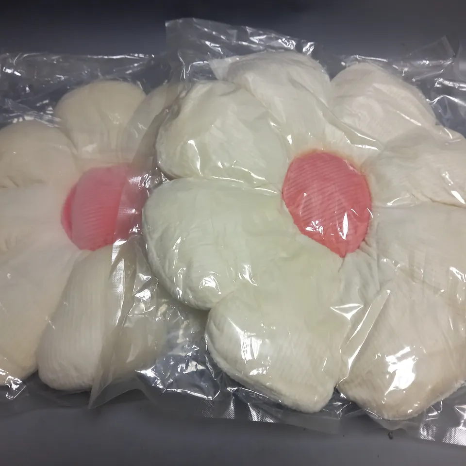 LOT OF 2 WHITE FLOWER CUSHIONS