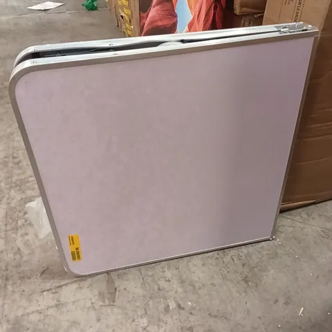 FOLDABLE TABLE 