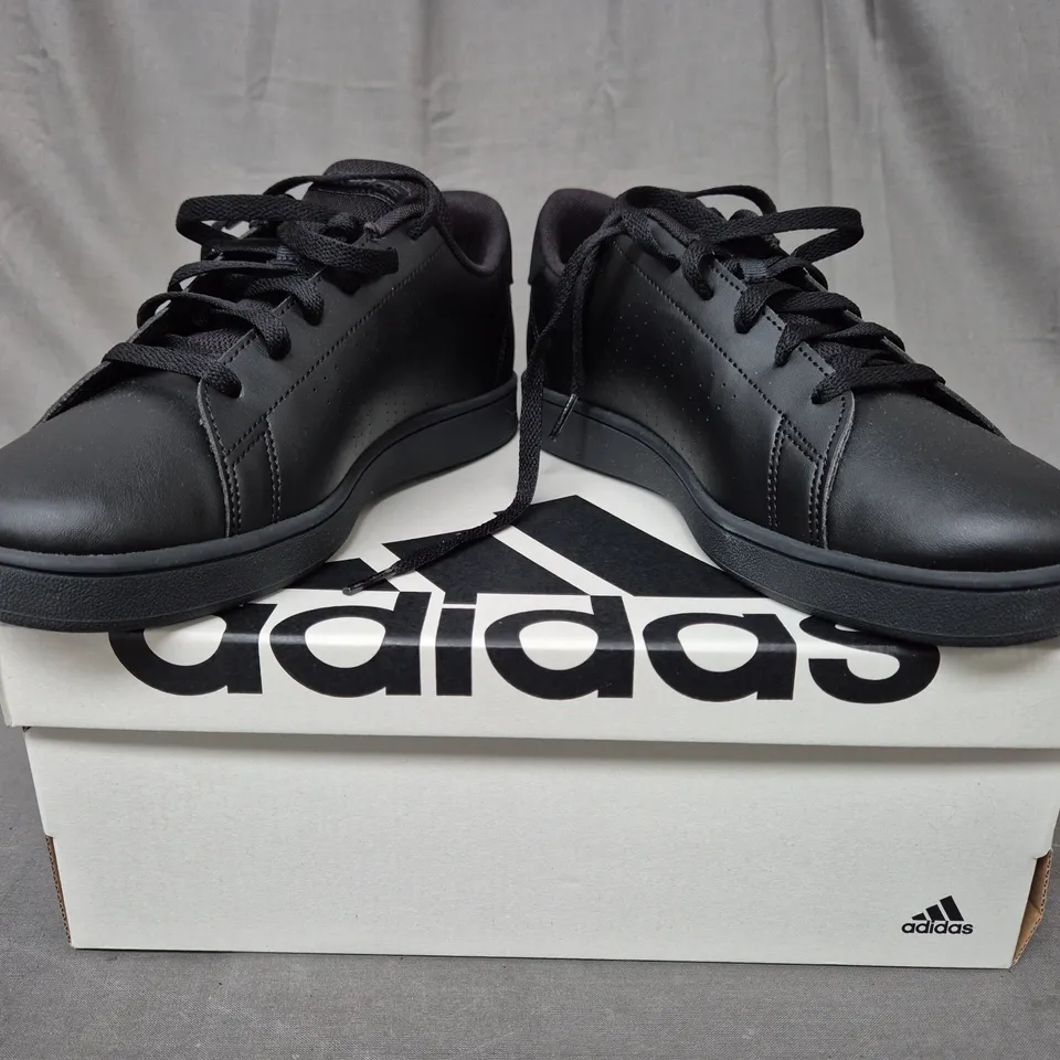 BOXED PAIR OF ADIDAS ADVANTAGE KID'S SHOES IN BLACK UK SIZE 6.5