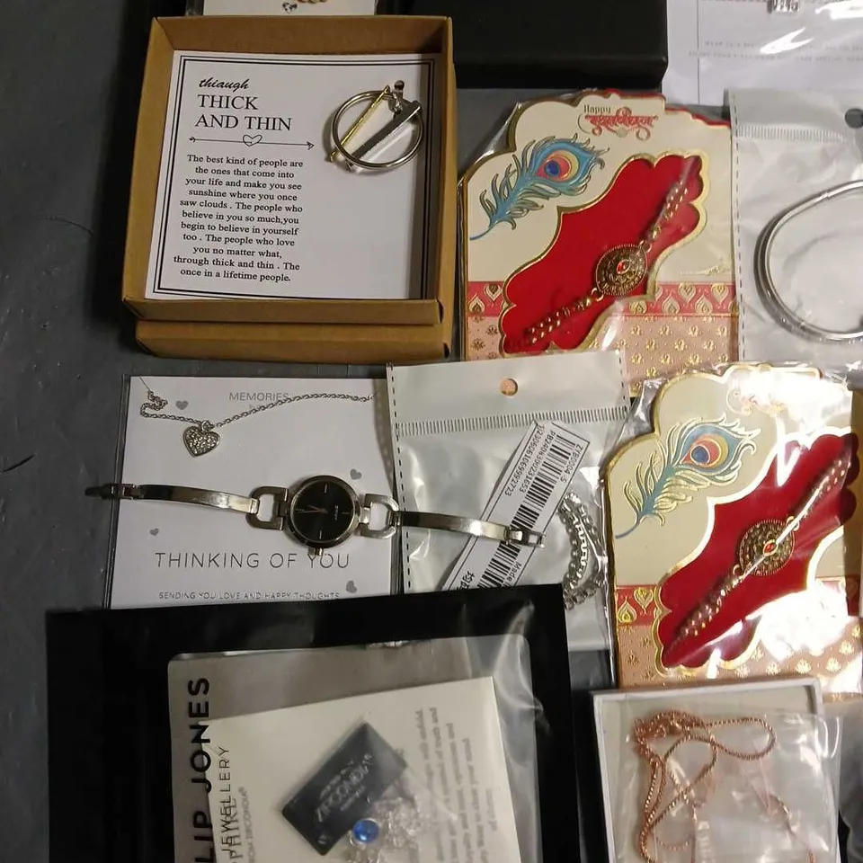 LOT OF ASSORTED JEWELLERY AND WATCH ITEMS