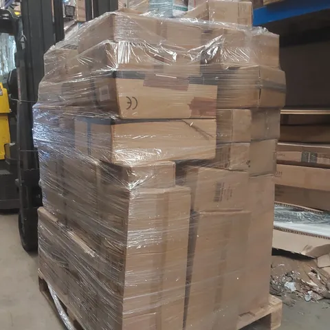 PALLET CONTAINING A VERY LARGE QUANTITY OF ASSORTED LIGHTING PRODUCTS