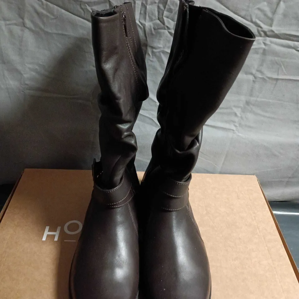 BOXED PAIR OF HOTTER WOMEN'S BLACK LEATHER KNEE-HIGH BOOTS - UK SIZE 7