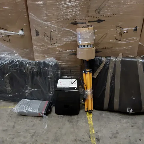 PALLET OF ASSORTED ITEMS INCLUDING: AIR FRYER, SUITCASE, LED WORK LIGHT, DOOR MAT, LARGE CUSHIONS 