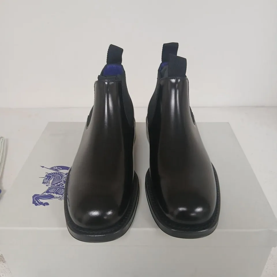 BURBERRY LEATHER CHELSEA BOOTS – BLACK, UK 5 (EUR 39) – BOX & DUST BAG