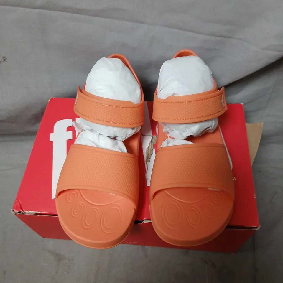 FITFLOP IQUSHION KIDS JUNIOR OMBRE ERGONOMIC SANDALS – RED CORAL, UK KIDS 11