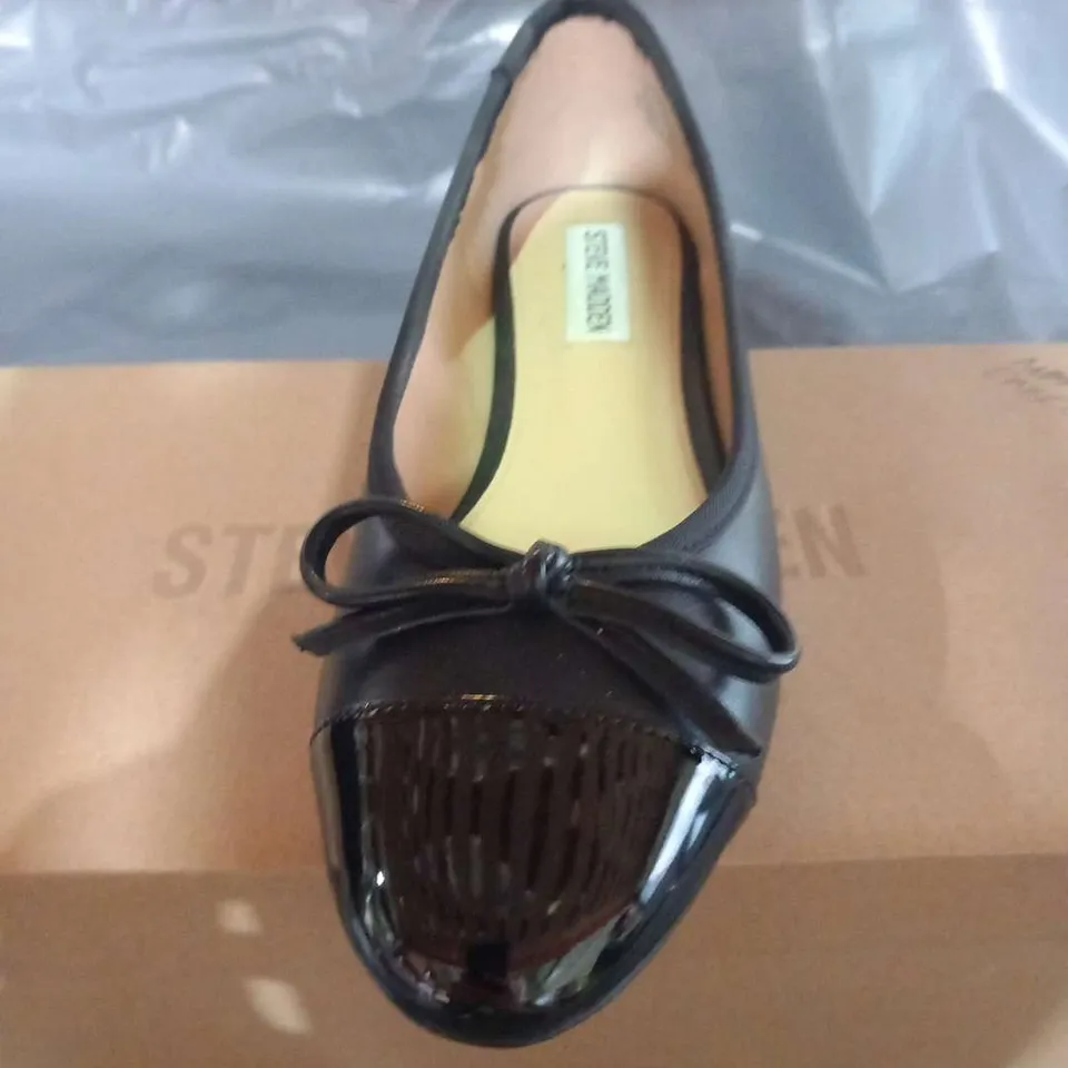 BOXED STEVE MADDEN ELLISON BLACK FLATS SIZE 38