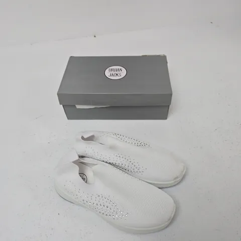 URBAN JACKS NEGRONI WHITE SLIP-ON TRAINERS – UK SIZE 6