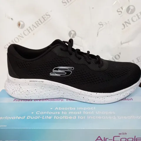 BOXED PAIR OF SKETCHERS TEXTILE MESH TRAINERS IN BLACK SIZE 6