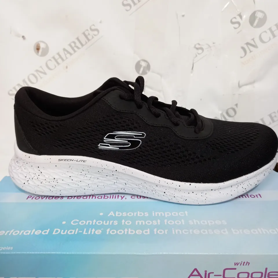 BOXED PAIR OF SKETCHERS TEXTILE MESH TRAINERS IN BLACK SIZE 6