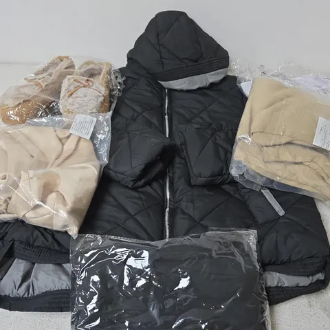 BOX OF APPROX 15 ASSORTED ITEMS TO INCLUDE A COAT, SLIPPERS, TOPS, ETC