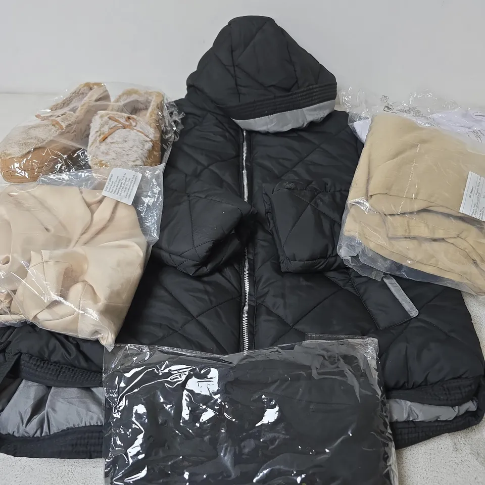 BOX OF APPROX 15 ASSORTED ITEMS TO INCLUDE A COAT, SLIPPERS, TOPS, ETC