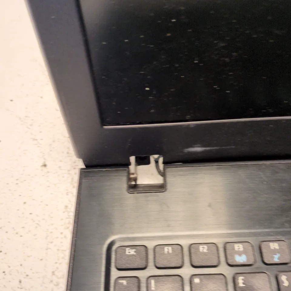 ACER TRAVELMATE P259 SERIES LAPTOP – N16Q2 – LEFT HINGE DAMAGED