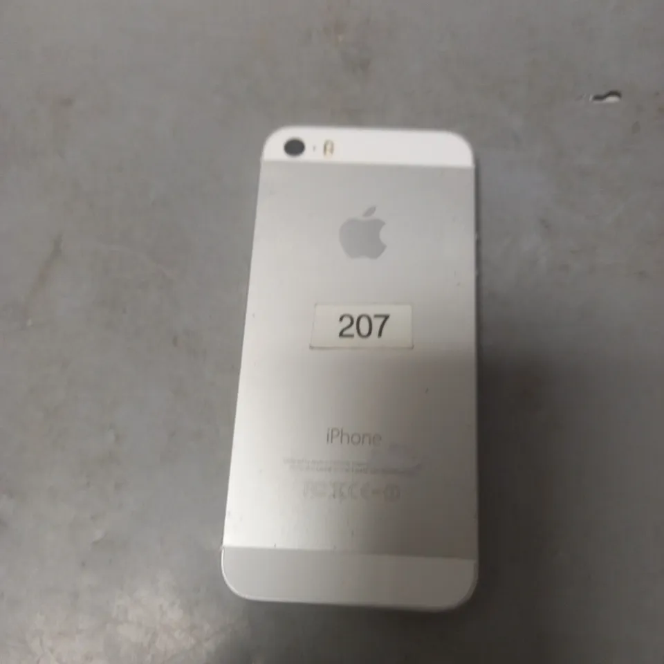 APPLE IPHONE 5S IN WHITE/SILVER