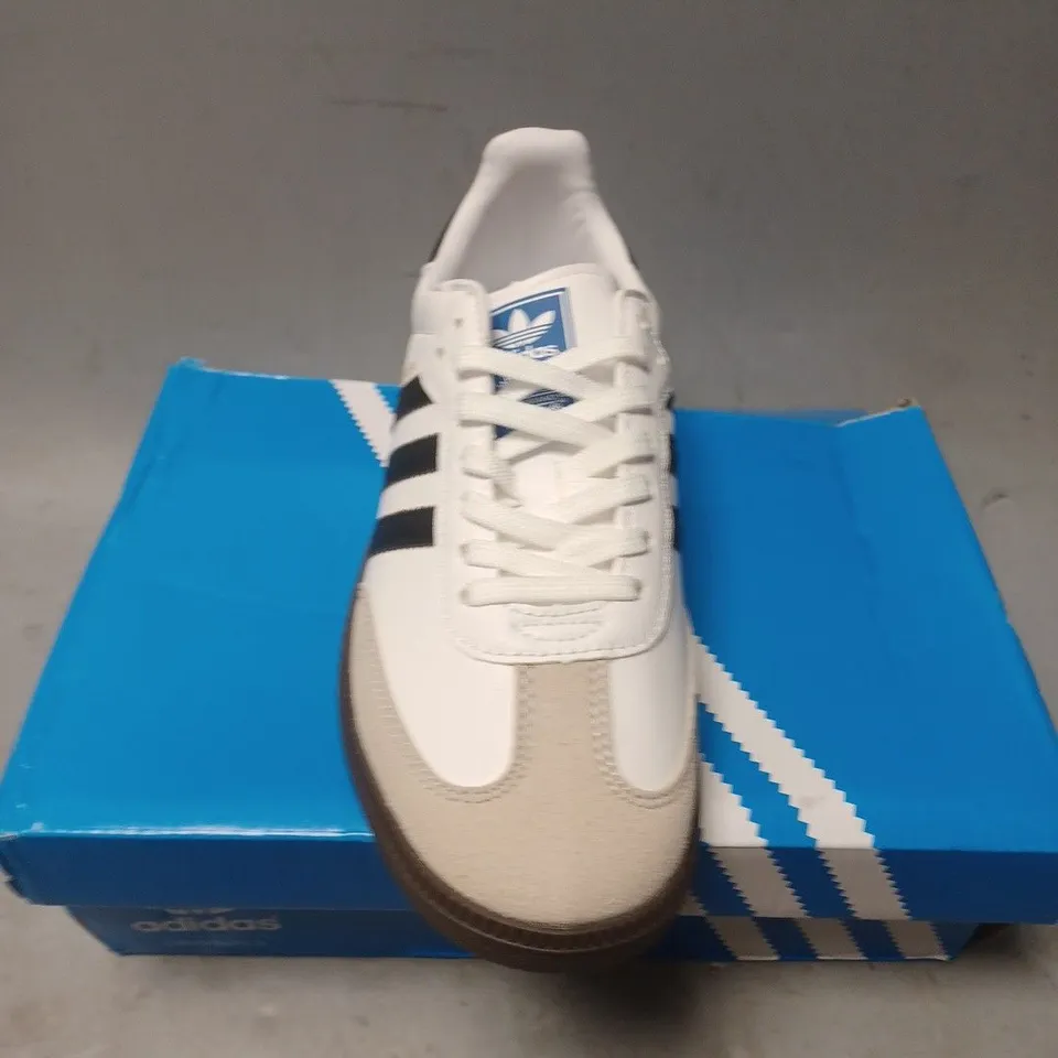 BOXED PAIR OF ADIDAS SAMBA OG TRAINERS - UK SIZE 5.5