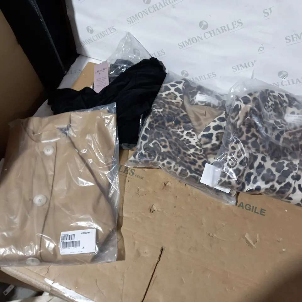 LOT OF 4 ASSORTED DESIGNER CLOTHING ITEMS TO INCLUDE HELENE BERMAN JACKETS X2, HELENE BERMAN COAT AND MIRACLE MATTE JERSEY