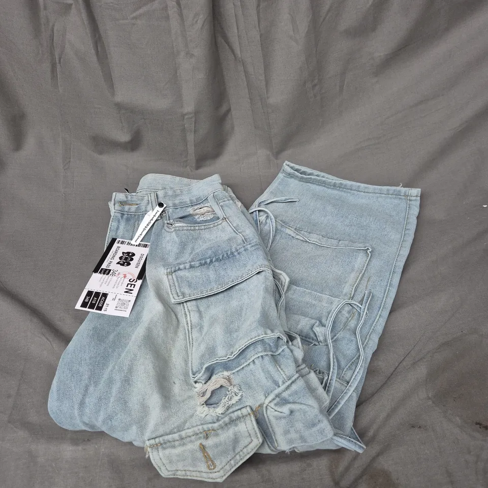 DISGUISEN DISTRESSED JEANS IN LIGHT WASH SIZE L