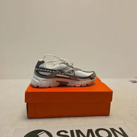 NIKE INITIATOR LD00 SNEAKERS – UK 6 (EU 40) – WHITE/PLATINUM