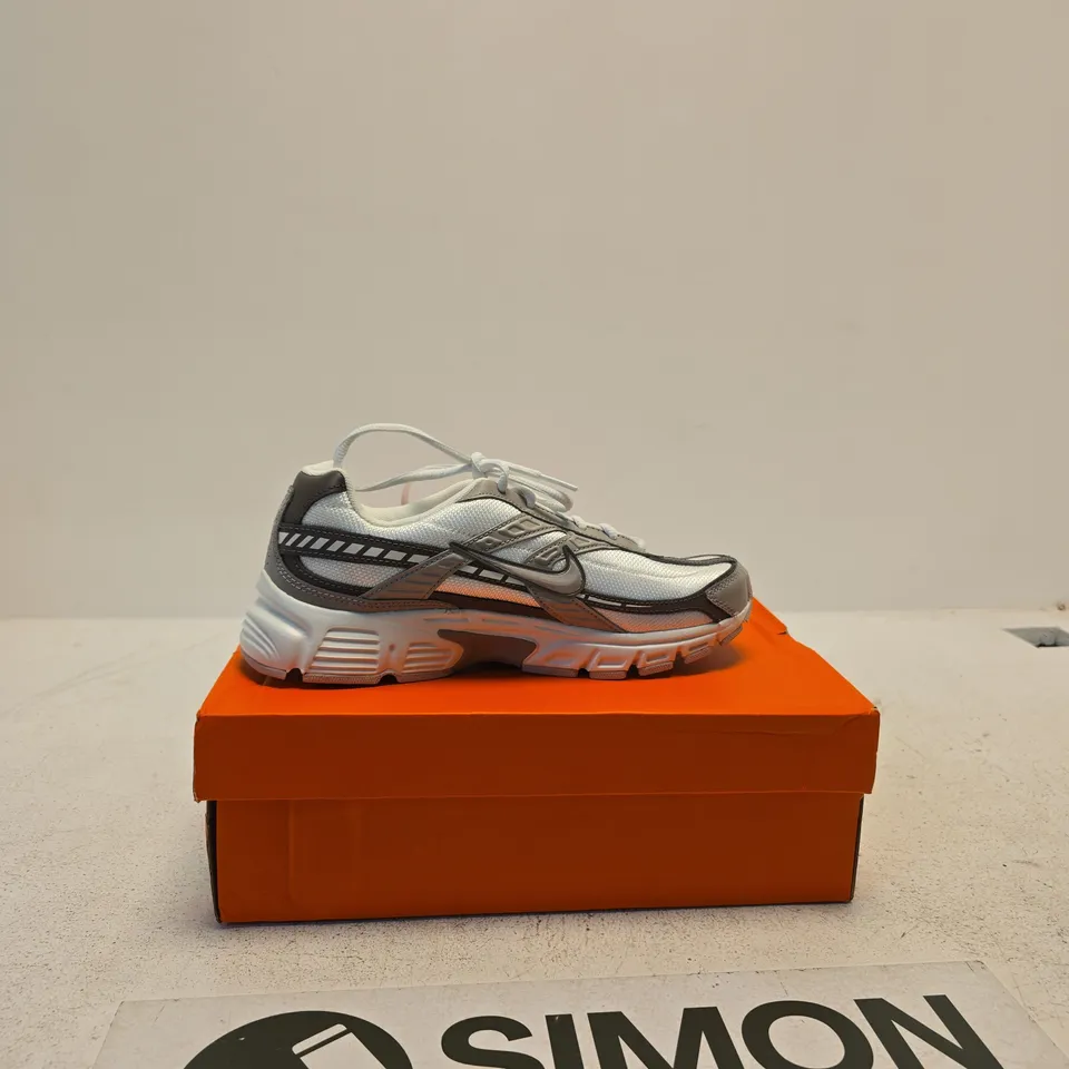 NIKE INITIATOR LD00 SNEAKERS – UK 6 (EU 40) – WHITE/PLATINUM