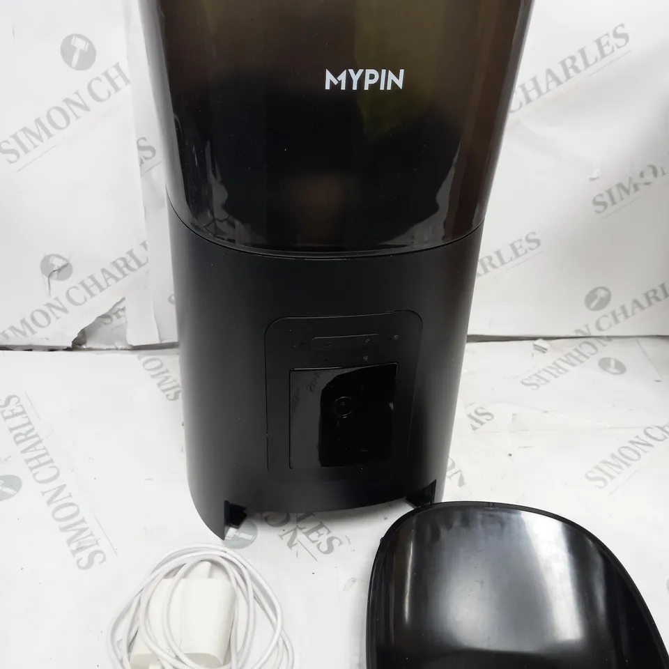 BOXED BLACK AUTOMATIC PET FEEDER 