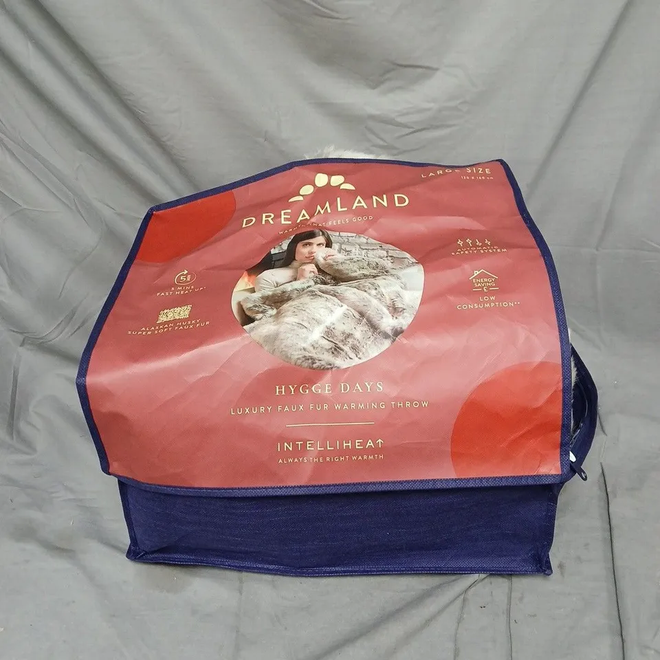 DREAMLAND HYGGE DAYS LUXURY FAUX FUR WARMING THROW – INTELLIHEAT, LARGE (120 X 180 CM)