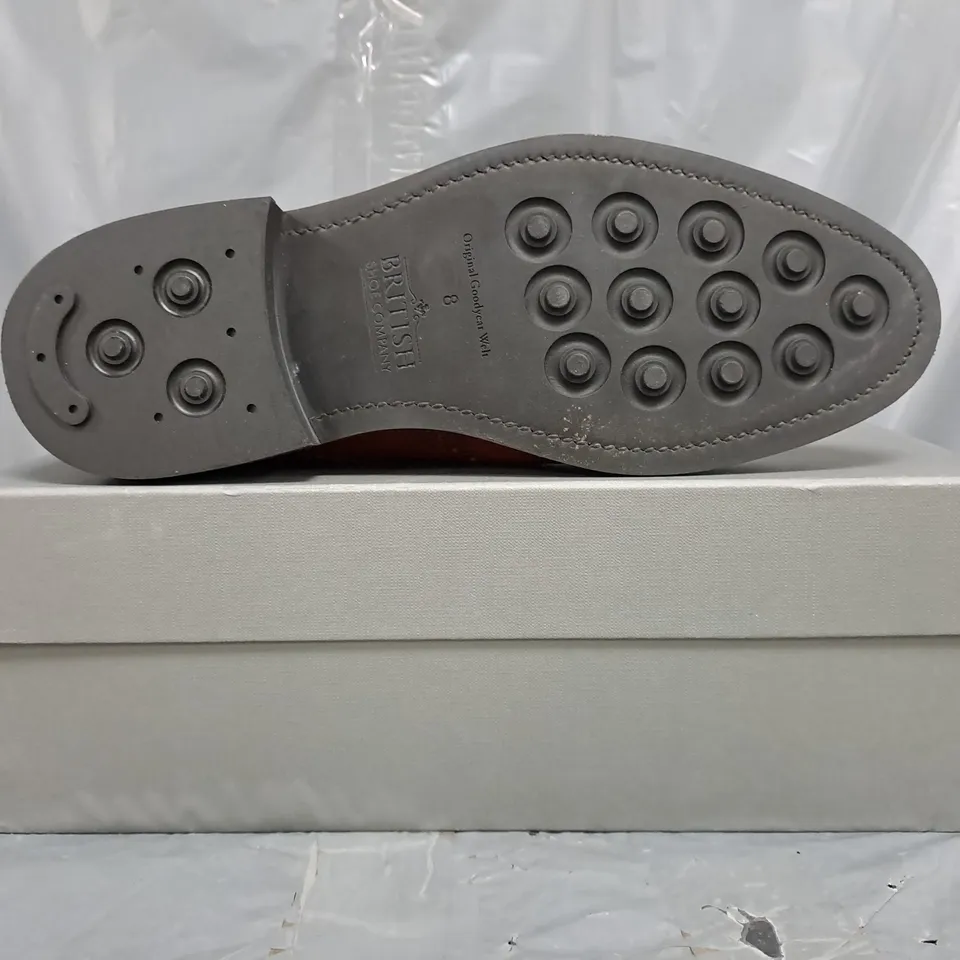 BOXED PAIR OF BRITISH SHOE COMPANY LACE UP SHOES IN TAN SIZE UK 8