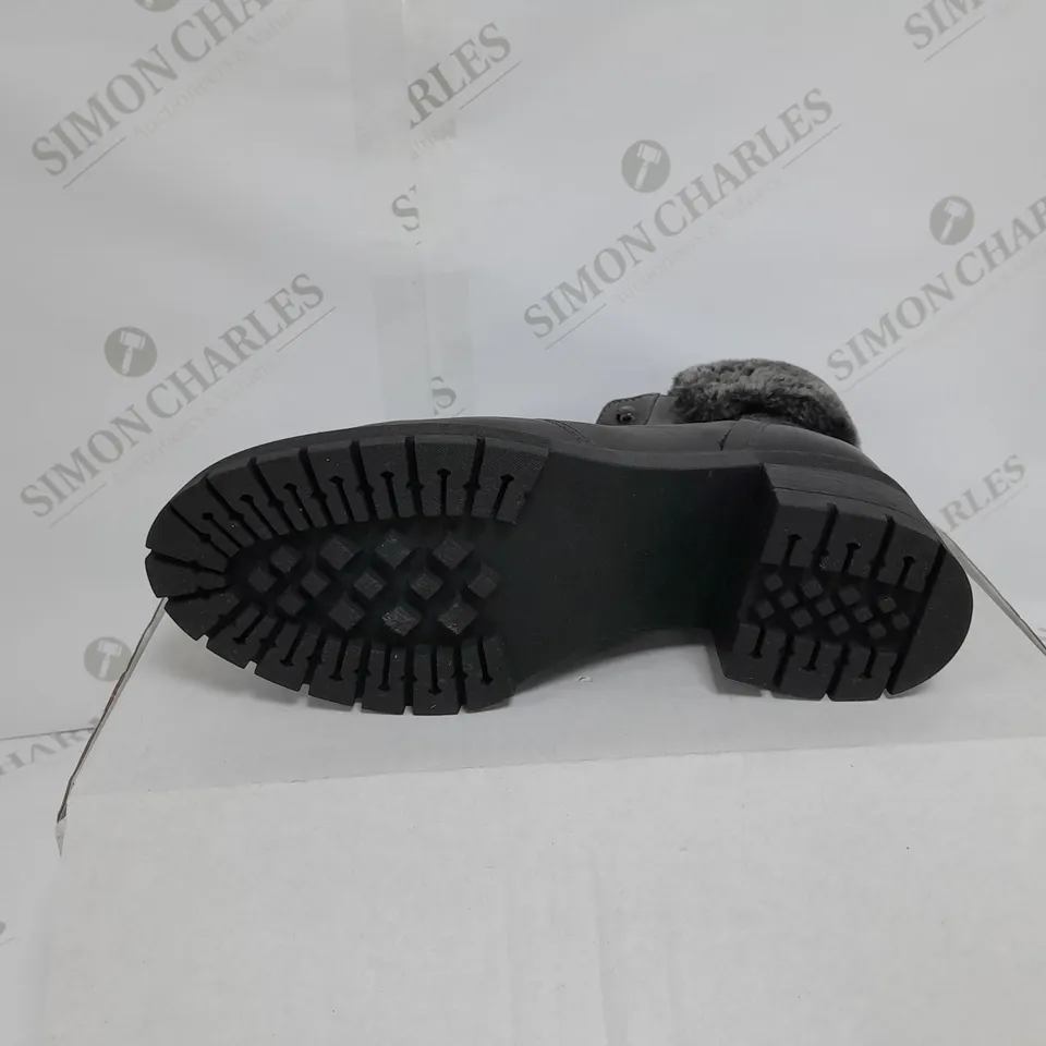 MODA HIKING BOOT SIZE 7