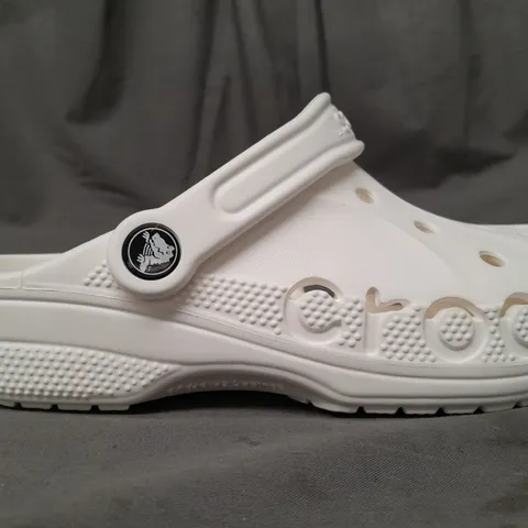 PAIR OF CROCS BAYA CLOGS IN WHITE UK SIZE M4/W5