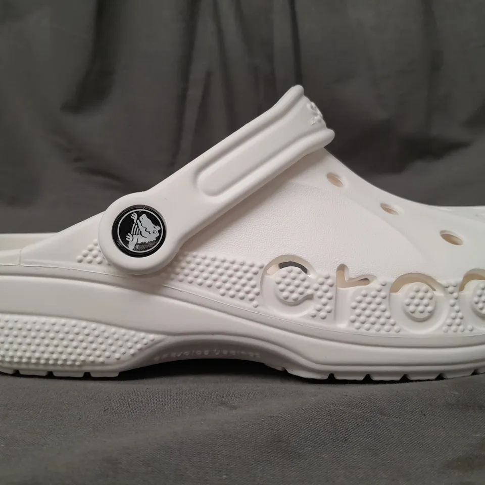PAIR OF CROCS BAYA CLOGS IN WHITE UK SIZE M4/W5