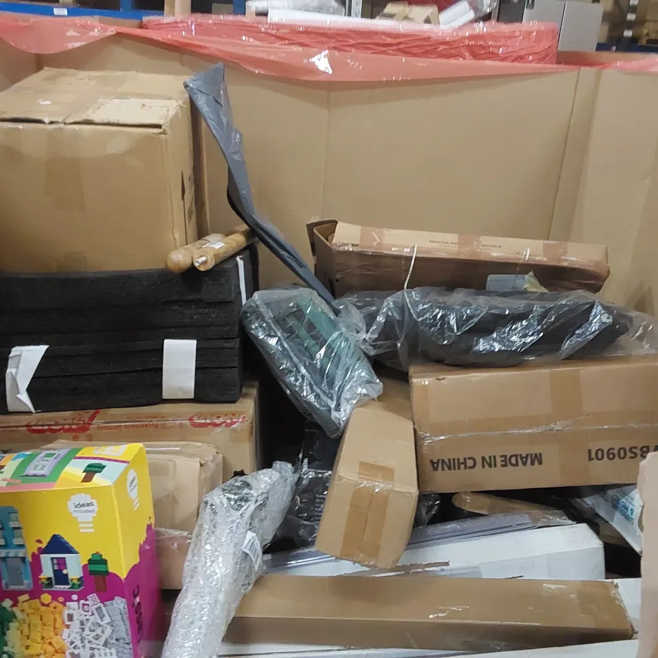 PALLET OF ASSORTED ITEMS INCLUDING: SHELF, MASTICATING WHOLE FRUIT JUICER, RETRACTABLE GATE, LED CEILING LIGHT, CUSHION ECT