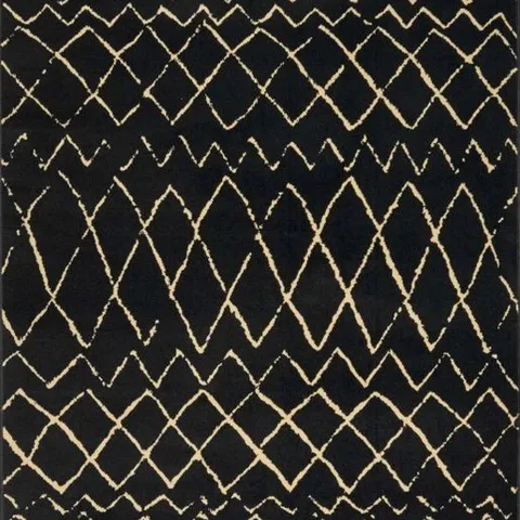 GRAFIX GRF04 BLACK AND CREAM RUG, 5'3" X 7'3" 