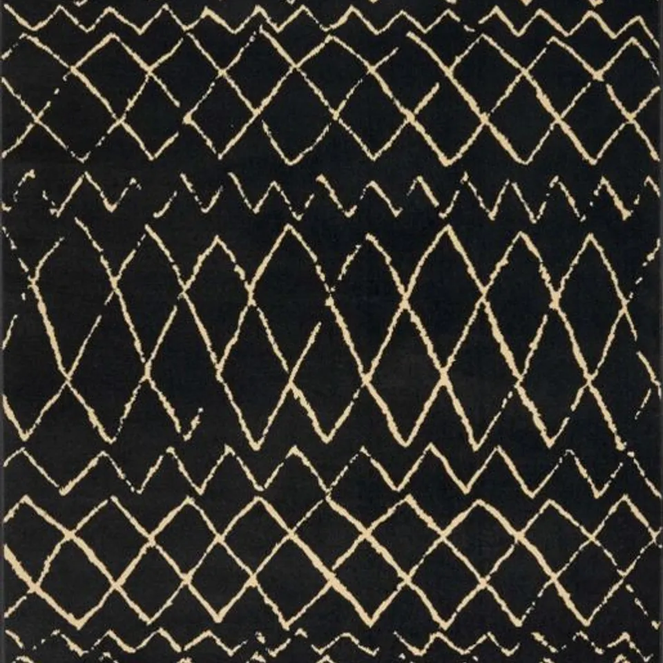 GRAFIX GRF04 BLACK AND CREAM RUG, 5'3" X 7'3"