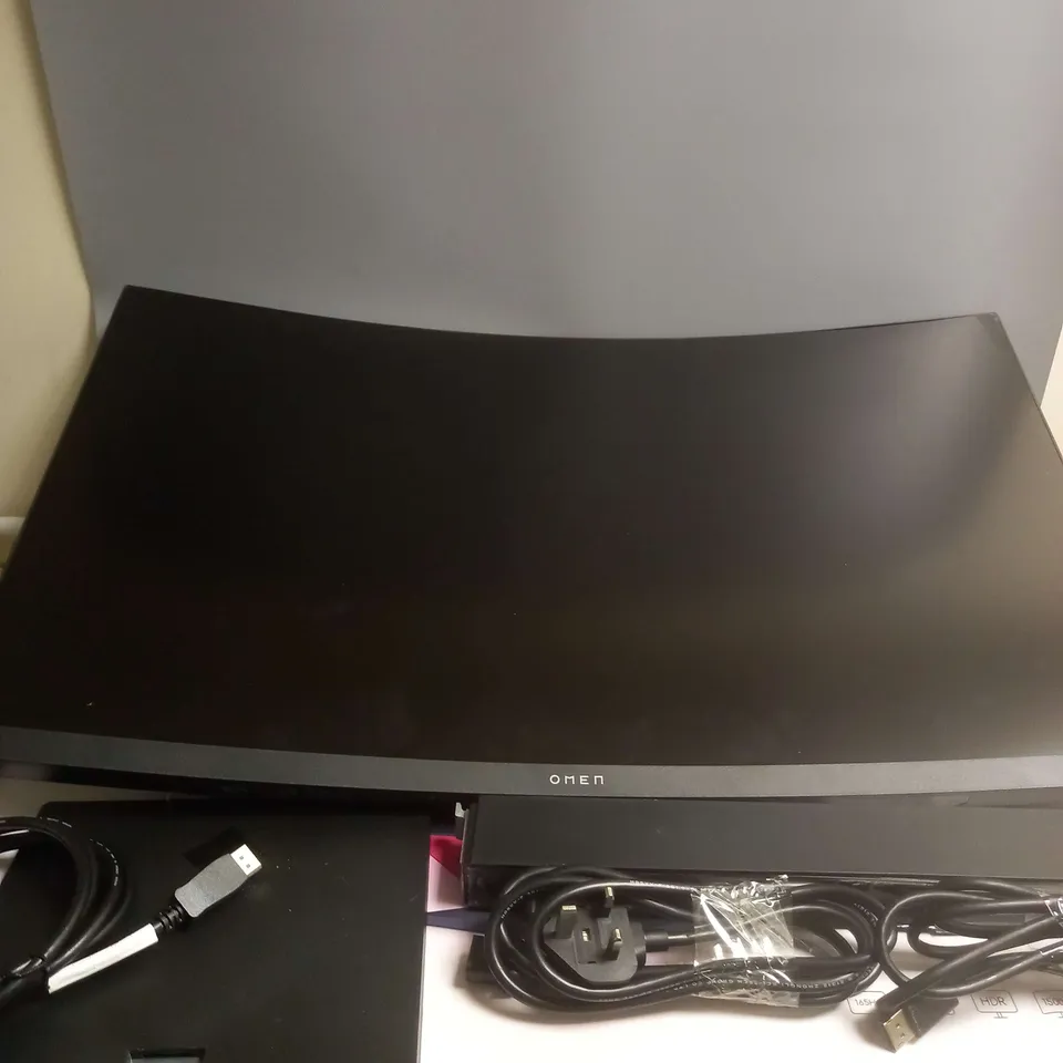 BOXED OMEN 32C QHD 165HZ CURVED GAMING MONITOR IN BLACK