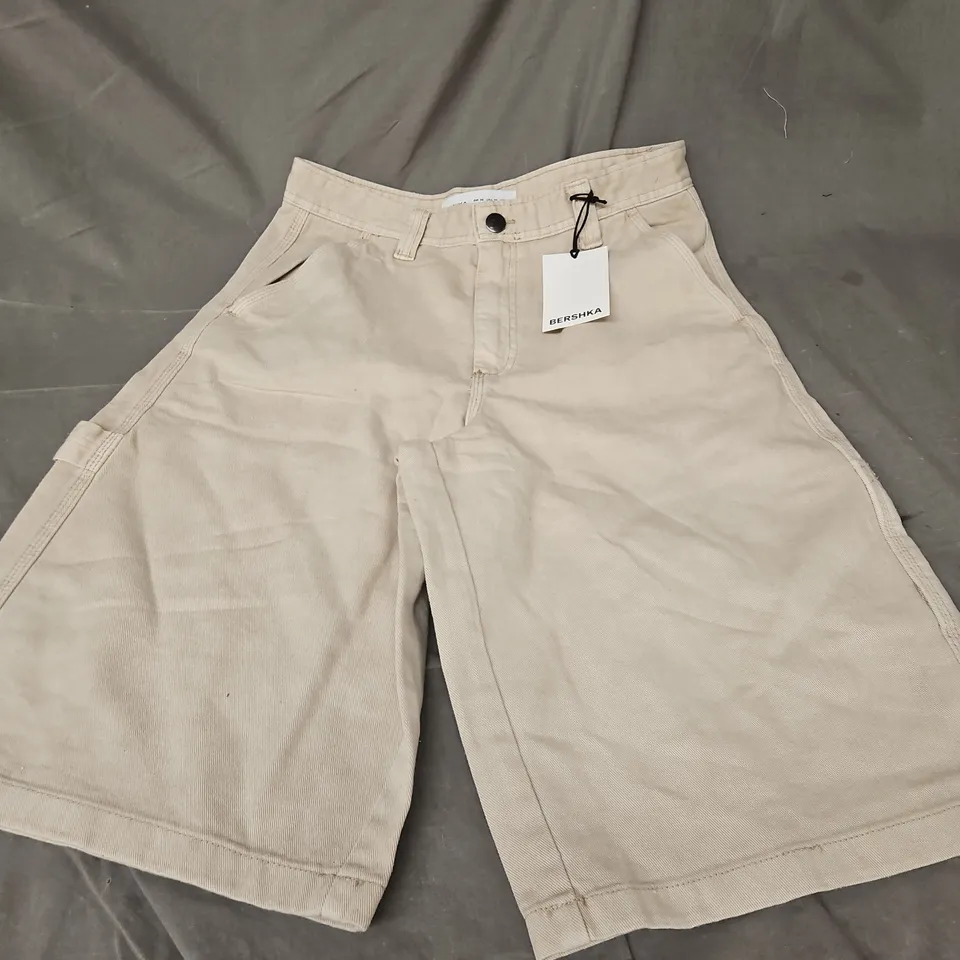BERSHKA JEAN SHORTS IN BEIGE SIZE 30"