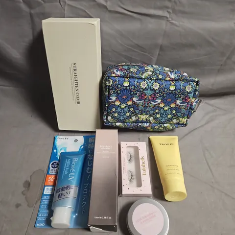 APPROXIMATEY 20 ASSORTED HEALTH AND BEAUTY PRODUCTS TO INCLUDE - HARUHARU WONDER CLEANSING GEL - TROPIC BODY LOTION - LIBERTY COSMETIC BAG - ETC
