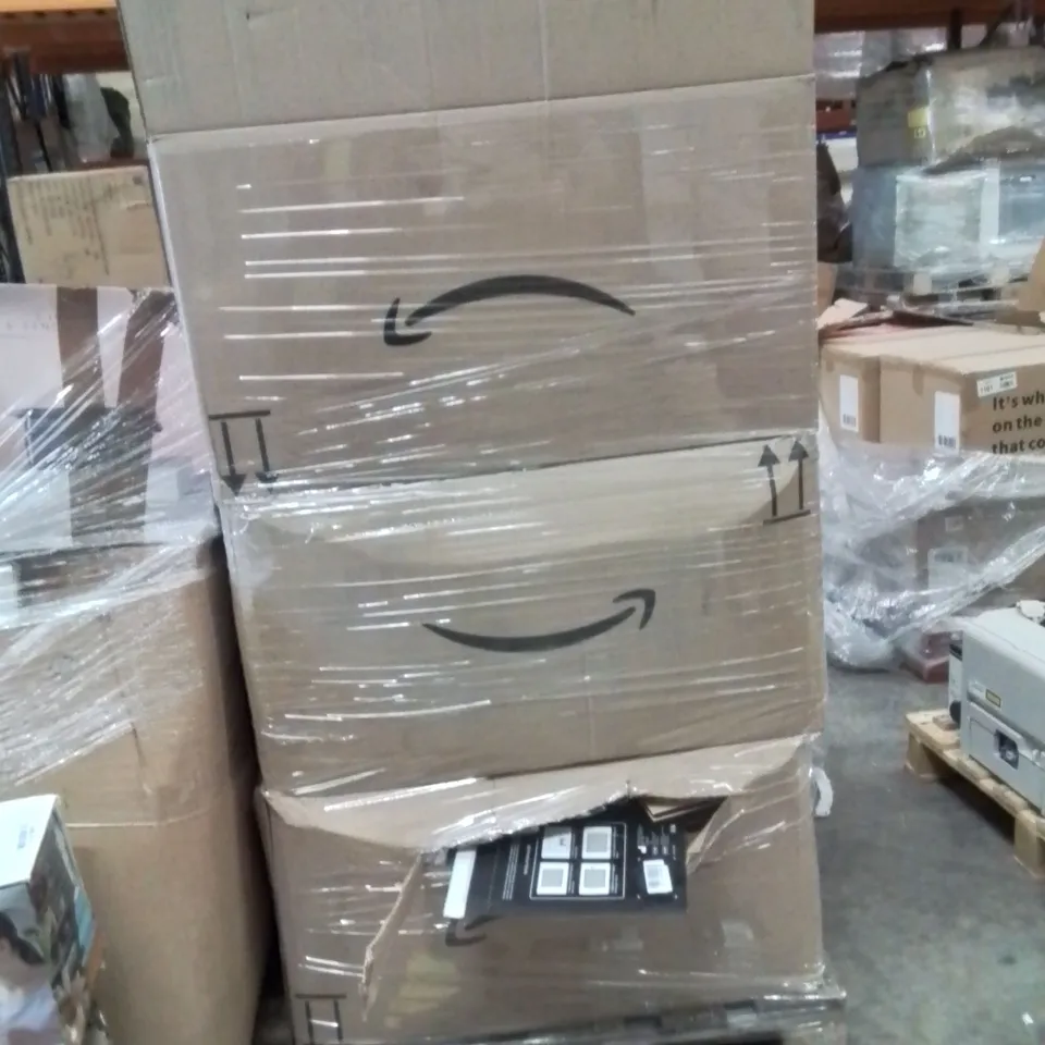 PALLET CONTAINING A LARGE QUANTITY OF PHONE CASES,SCREEN PROTECTORS AND TABLET CASES