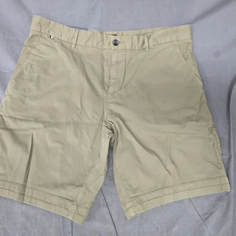 HUGO BOSS SLIM FIT SHORTS IN GREEN SIZE UK 54