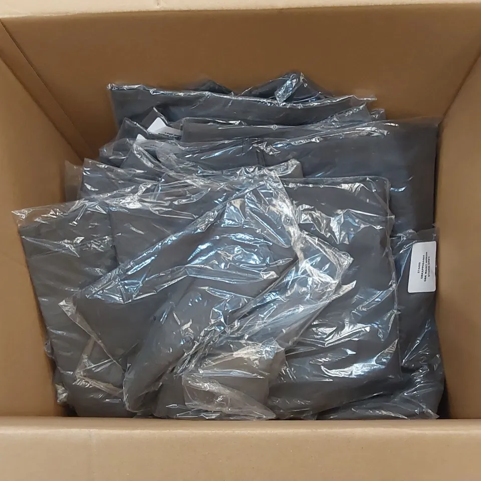 LOT OF ASSORTED CATERING AND DINING PRODUCTS, INCLUDES; MARTINI GLASSES, 1/2 PINT GLASSES, WAIST APRONS ETC
