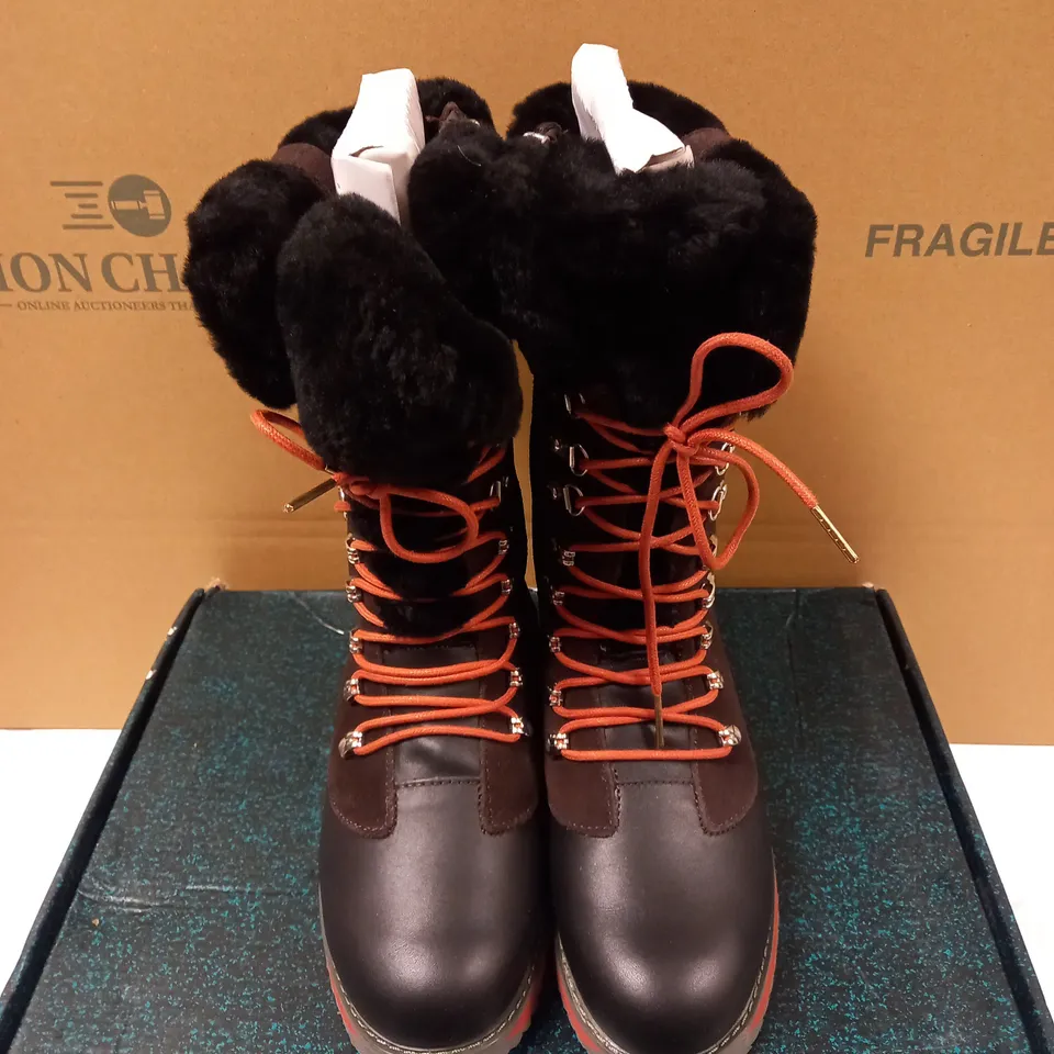 EMU ORICA HI LACE BOOTS BLACK - SIZE 4