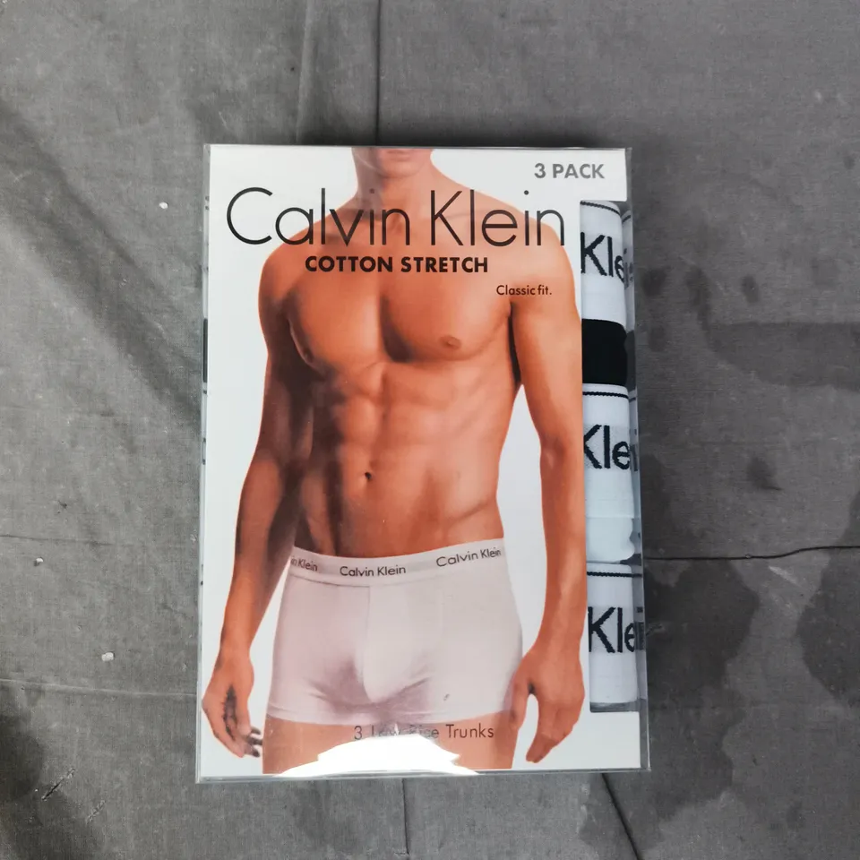 CALVIN KLEIN PACK OF 3 COTTONS STRETCH LOW RISE TRUNKS IN BLACK, WHITE, AND GREY SIZE LARGE