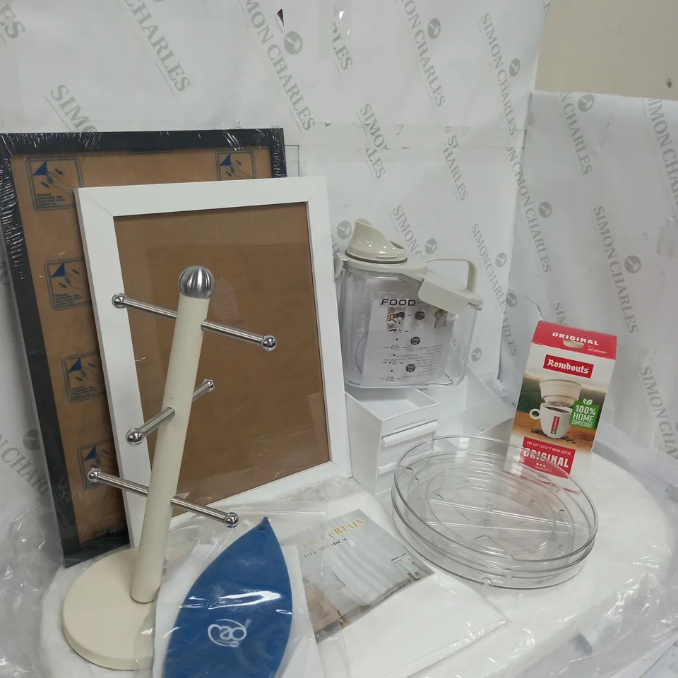 BOX OF APROXIMATELY 12 ASSORTED HOUSEHOLD ITEMS TO INCLUDE CREAM MUG TEE HOLDER, KOMBOUTS COFFEE CUP FILTERS, FOOD STORAGE CONTAINER ETC.